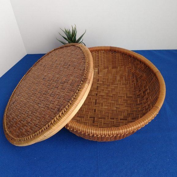 Woven Lidded Basket 10"d x 4"h - Picture 1 of 10